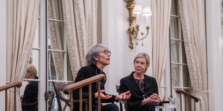 Esther da Costa Meyer, Caroline Weber