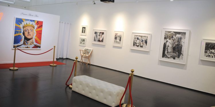 NEW YORK, NY - SEPTEMBER 25: Atmosphere at Roger Sichel Exhibition Smokin' Hot Kiss - VIP Reception at One Art Space on September 25, 2025 in New York. (Photo by Paul Bruinooge/PMC)