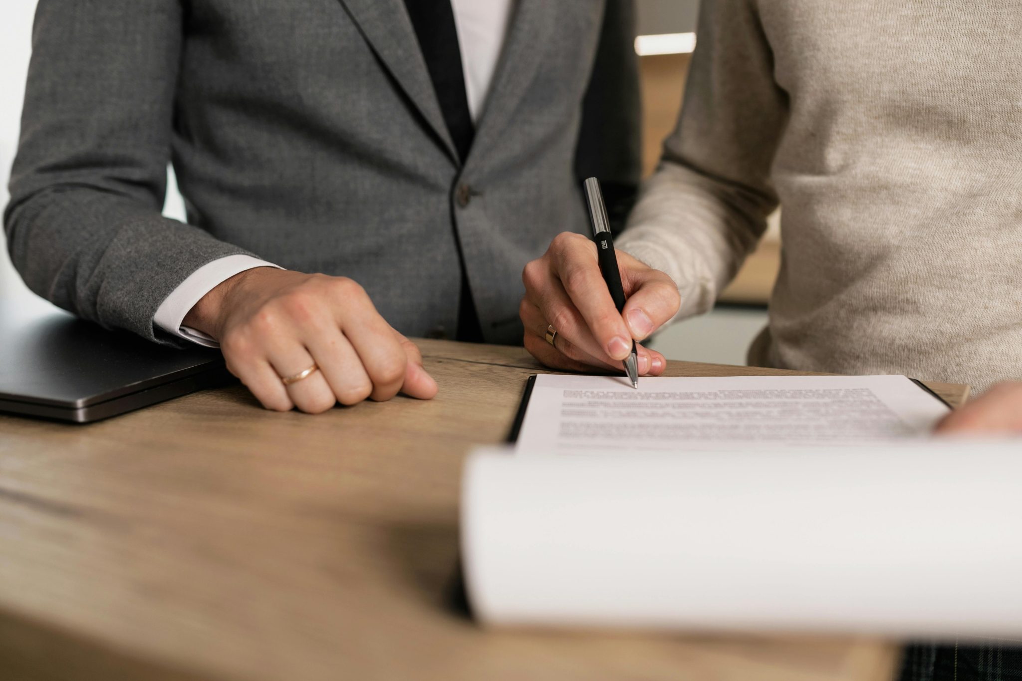 pexels à darmel 7641842 à l'échelle » Avantages des certificats de dépôt dans le monde bancaire concurrentiel d'aujourd'hui