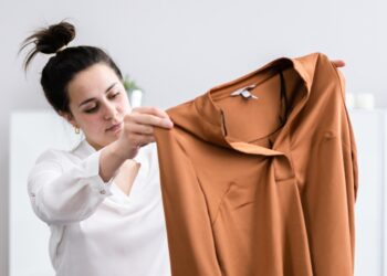 fashion mistakes that make outfits look outdated