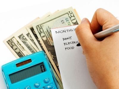 How to track expenses effectively every month