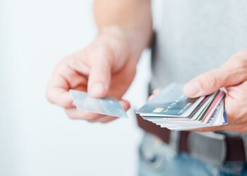 how to reduce debt without ruining credit score