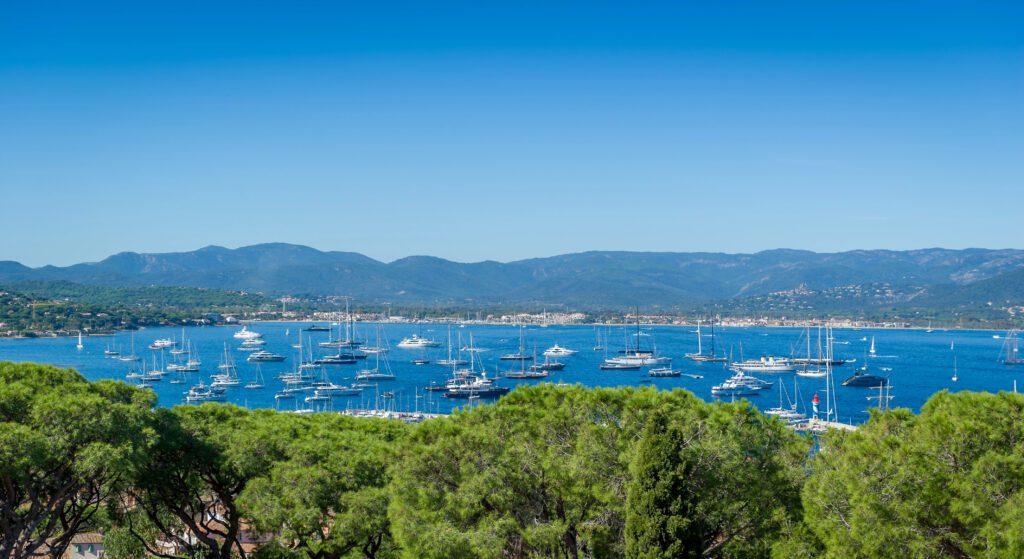 Yacht charter routes in Cannes: from the Lerins Islands to the red cliffs of the Esterel