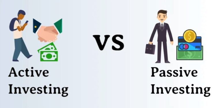 Difference between active and passive investing strategies