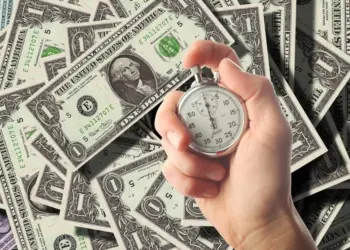 simple financial habits that build wealth over time