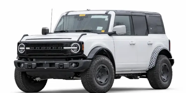 New 2027 Ford Bronco Spy Shots, Specs, and Hybrid Details