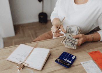 how to reduce monthly expenses without sacrificing lifestyle