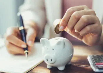 investing vs saving money which is better for beginners