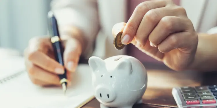 investing vs saving money which is better for beginners