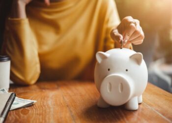 ways to save money while paying off student loans