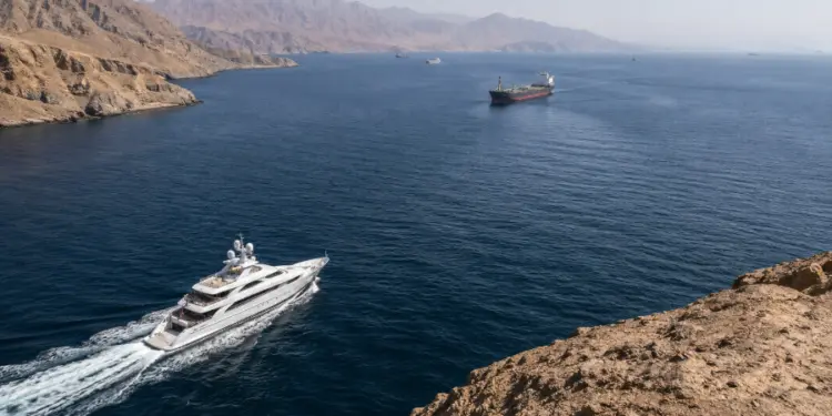 Experts Warn Yacht Owners Against Strait of Hormuz Transit