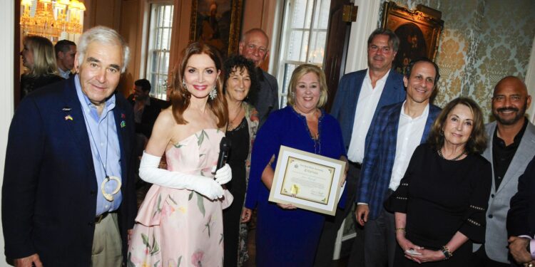 JUNE 24: Andy Sabin, Jean Shafiroff, Kimberly Goff, Steven Grapstein, Rebecca Seawright, Ray Iwanowski, Greg Lippmann, Diana Aceti and Frank Quevedo attend Jean Shafiroff Hosting Cocktail Party In Honor Of The South Fork History Museum on June 24, 2026. (Photo by Paul Bruinooge/PMC/PMC) *** Local Caption *** Andy Sabin;Jean Shafiroff;Kimberly Goff;Steven Grapstein;Rebecca Seawright;Ray Iwanowski;Greg Lippmann;Diana Aceti;Frank Quevedo