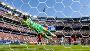 Emiliano Martínez produced an exceptional performance with 11 saves despite Argentina's defeat.