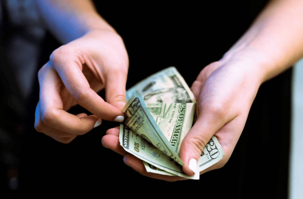 best way to invest money for beginners with little money