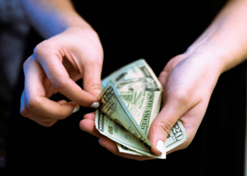 best way to invest money for beginners with little money