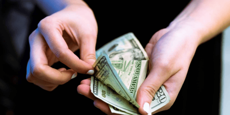 best way to invest money for beginners with little money