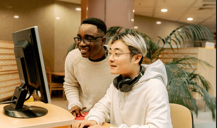 how to manage money as a student