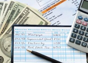 How to create a realistic monthly budget for families