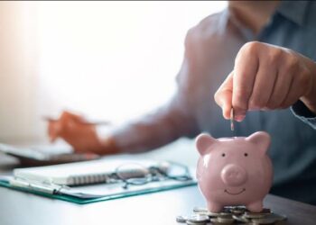 How to pay off credit card debt with a low income