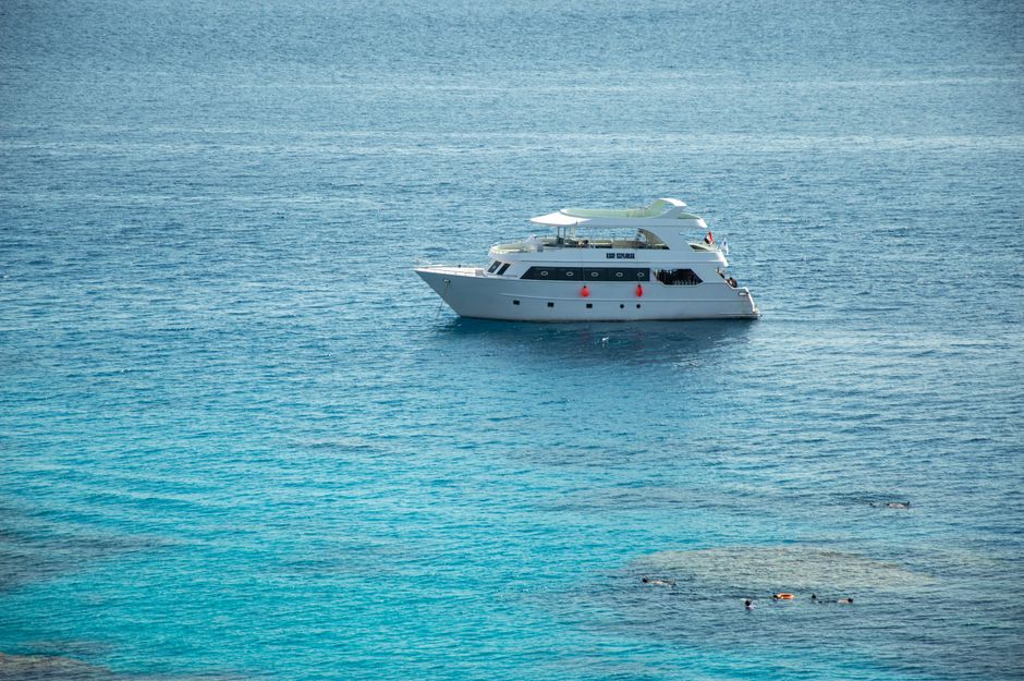 luxury yacht charter
