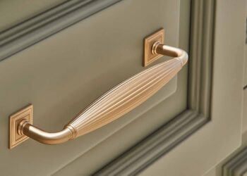 high-end-closet-systems-luxury-details-hardware-finishes.jpg