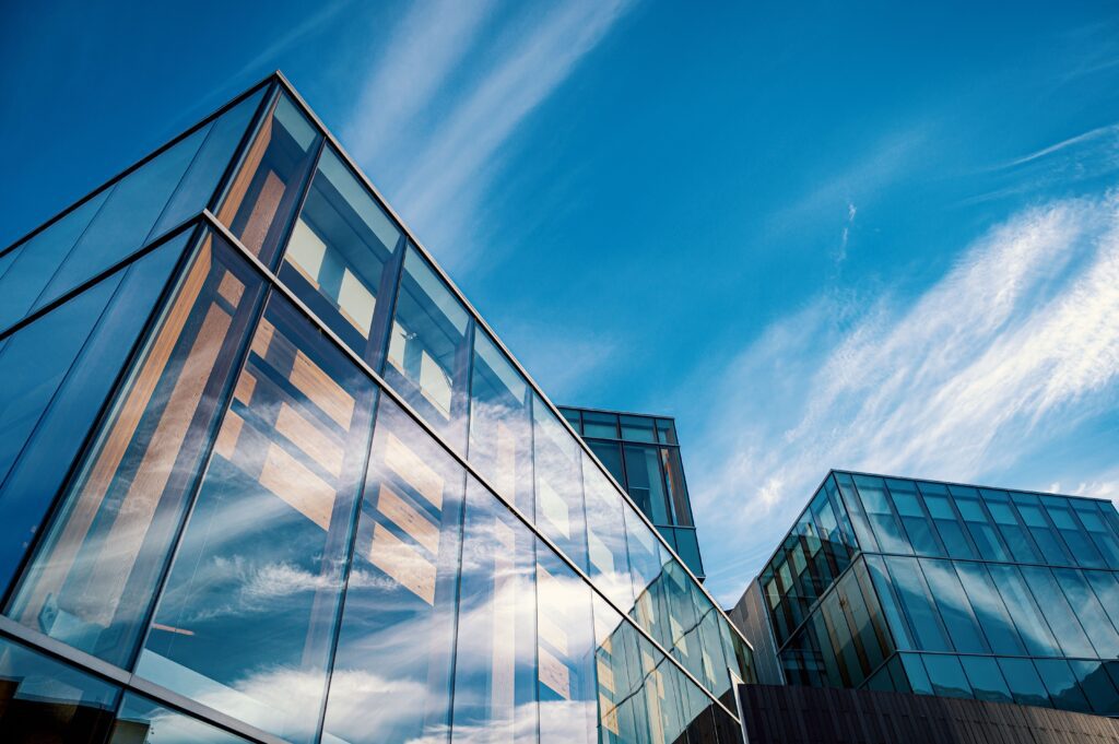 How Family Offices Are Rethinking U.S. Real Estate Acquisitions: The Case for Financing Over Cash