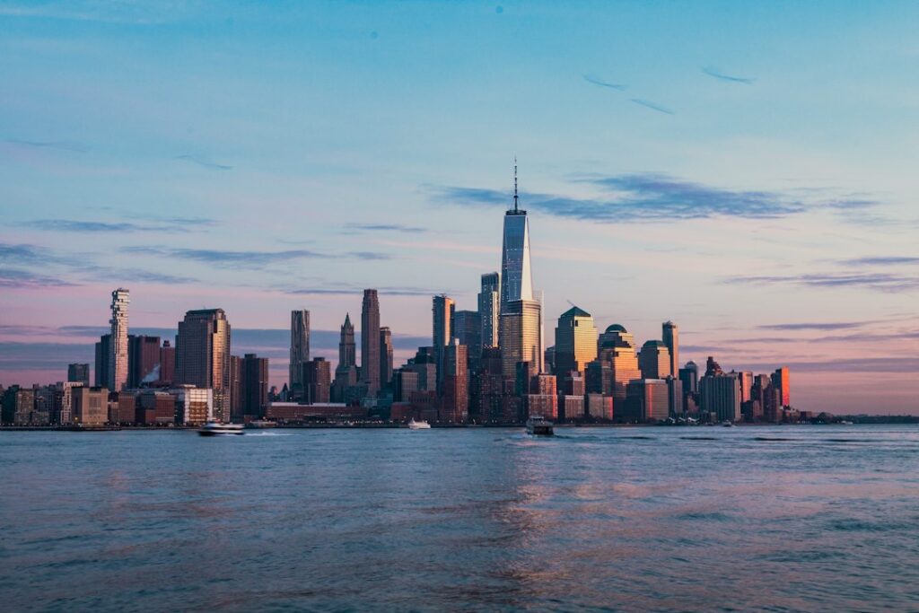 Manhattan skyline and buildings, illustrating the New York luxury real estate market