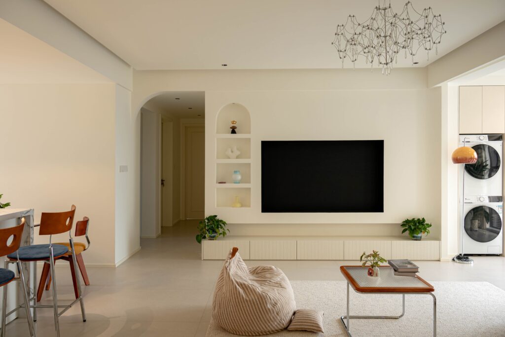 Designing a Comfortable Life Around Efficient Spaces
